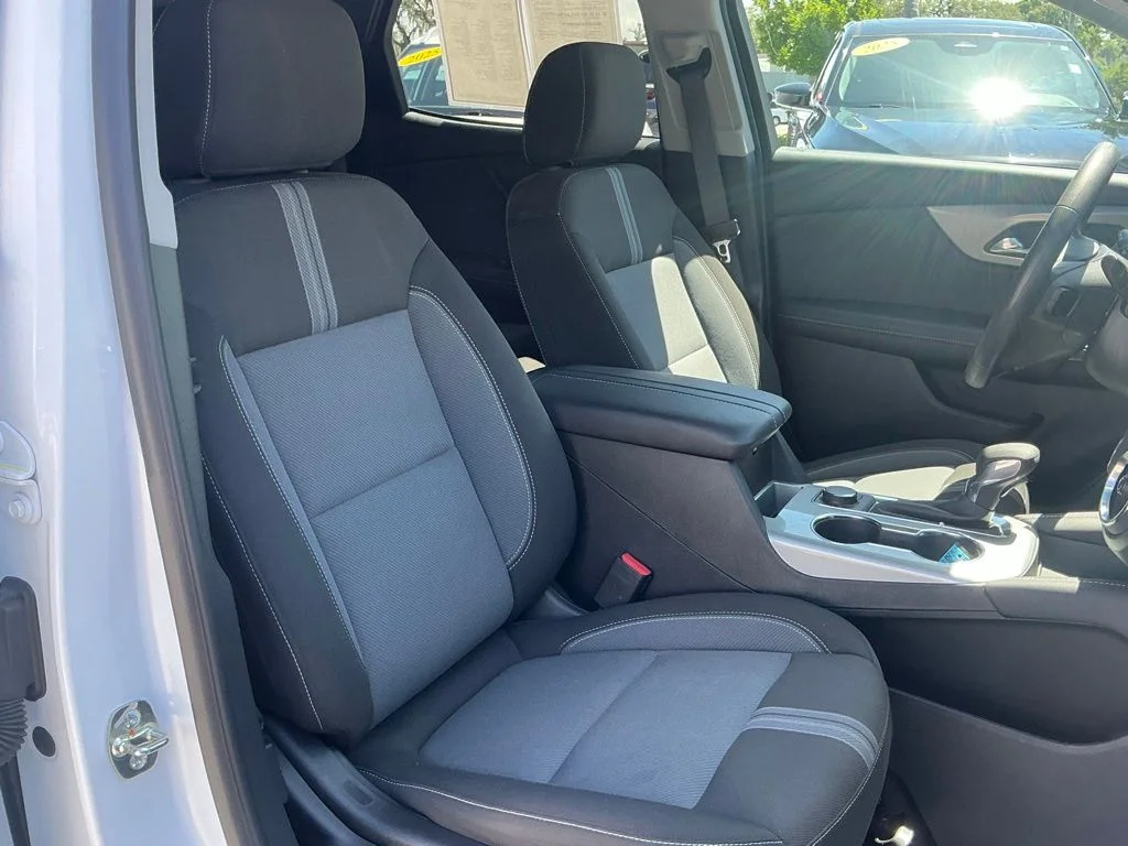 Used 2025 White Chevrolet LT image 11