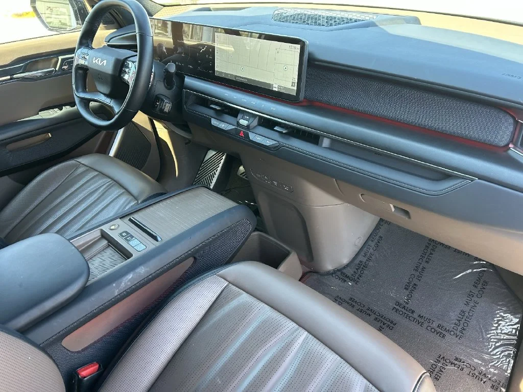 Used 2024 Ivory Kia GT-Line image 8