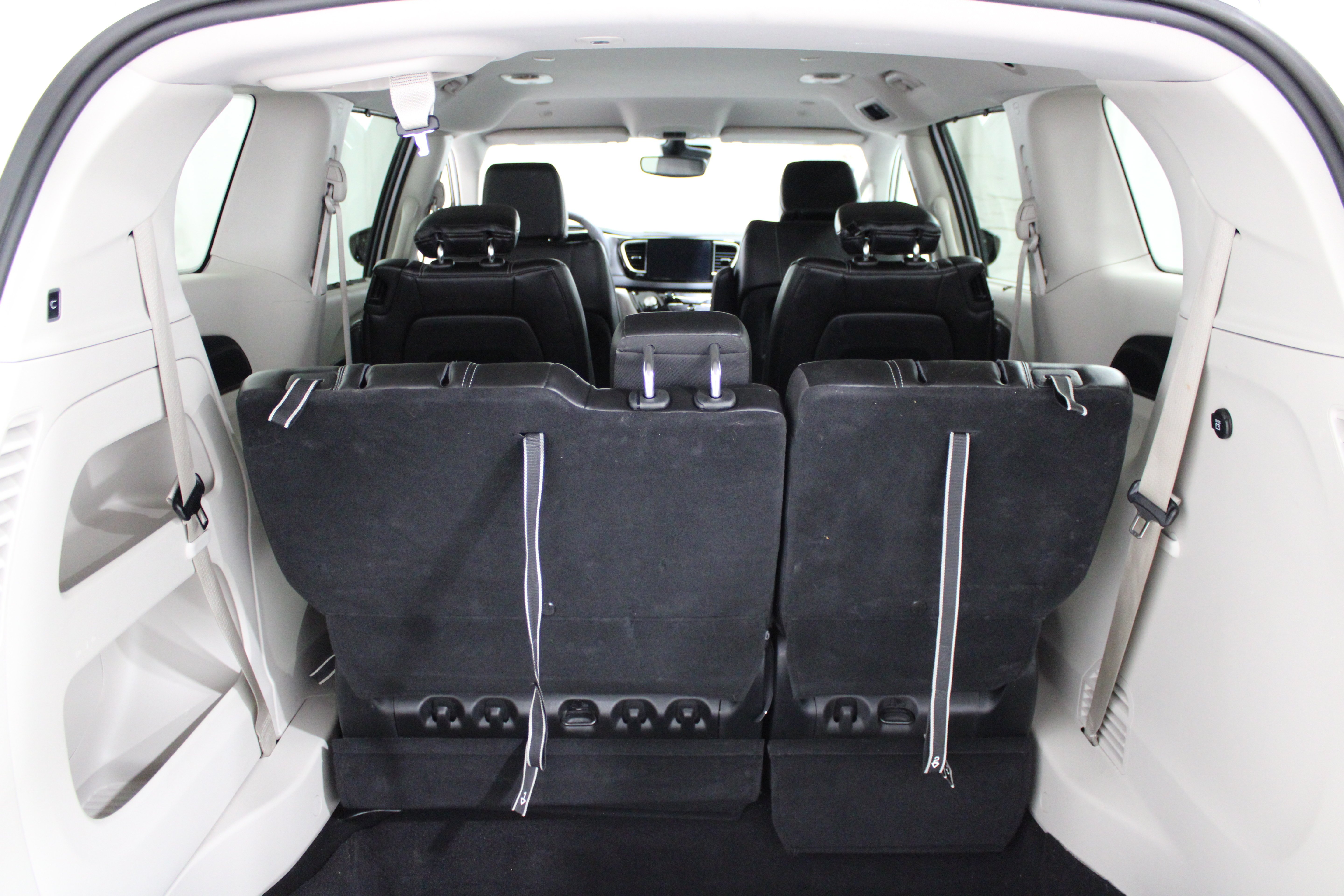 Used 2024 Bright White Clearcoat Chrysler Touring L image 22
