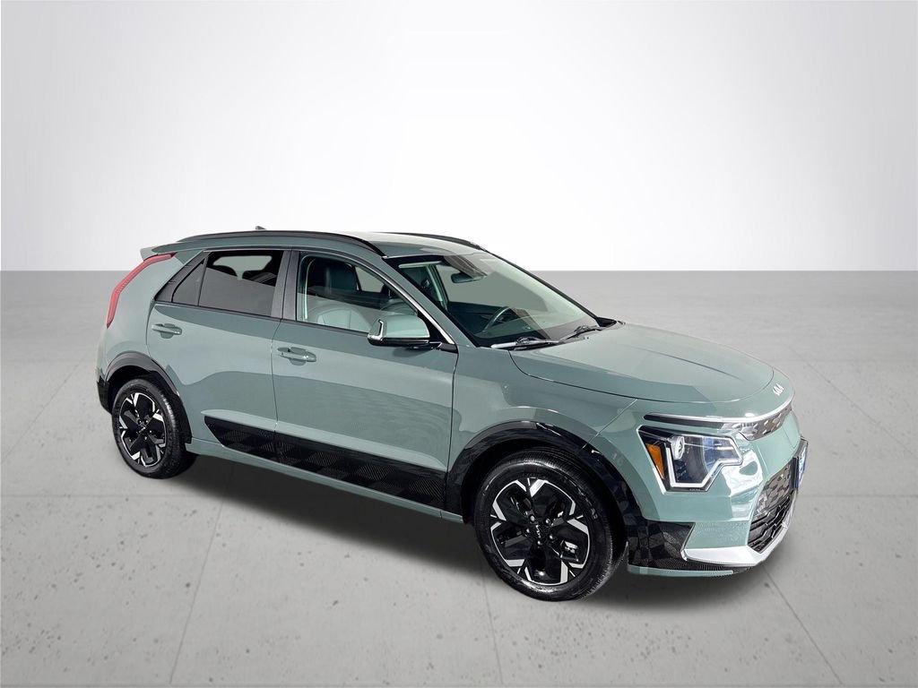 Used 2024 Green Kia Wind image 4