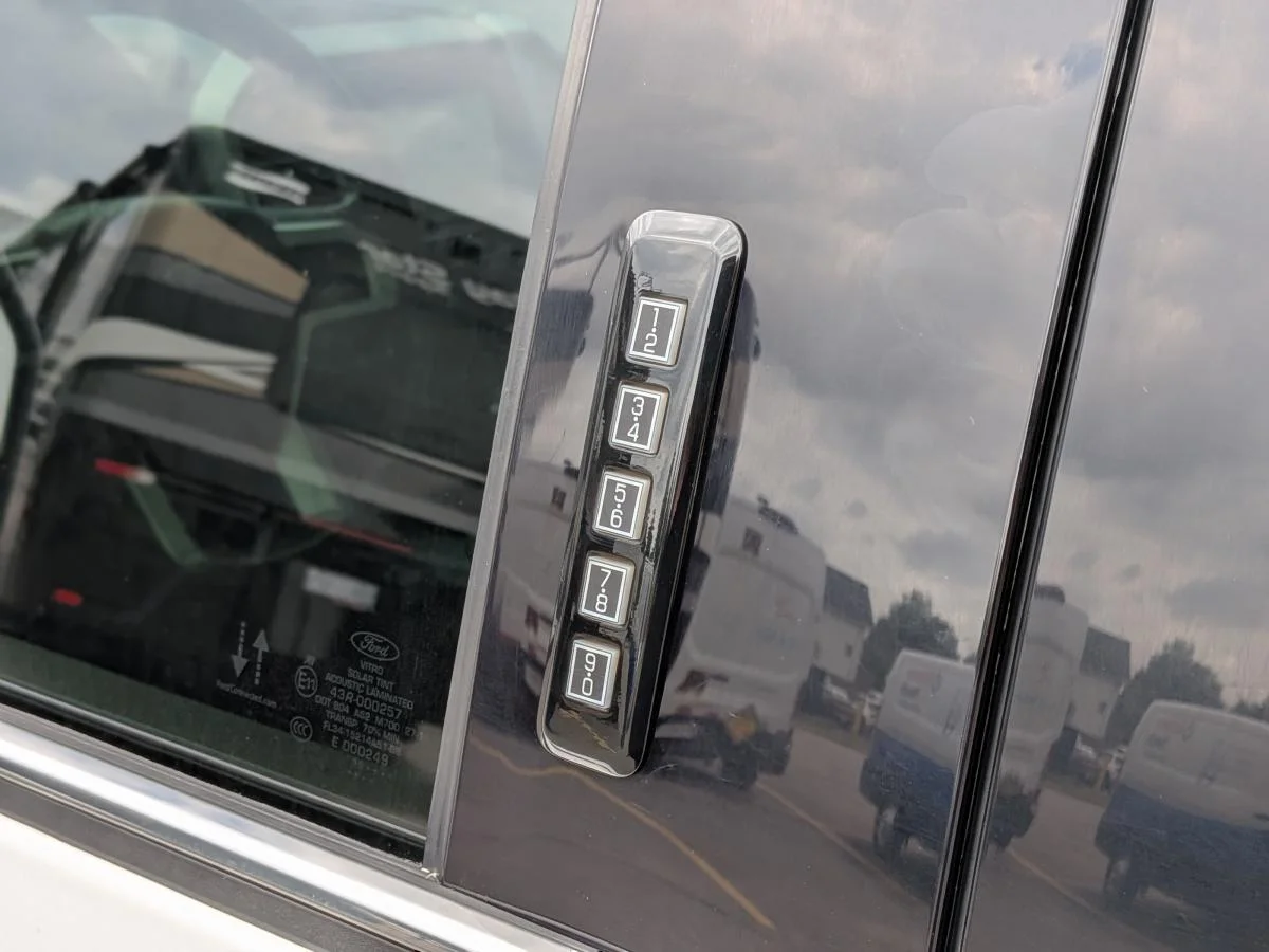 Used 2019 White Ford Platinum image 11