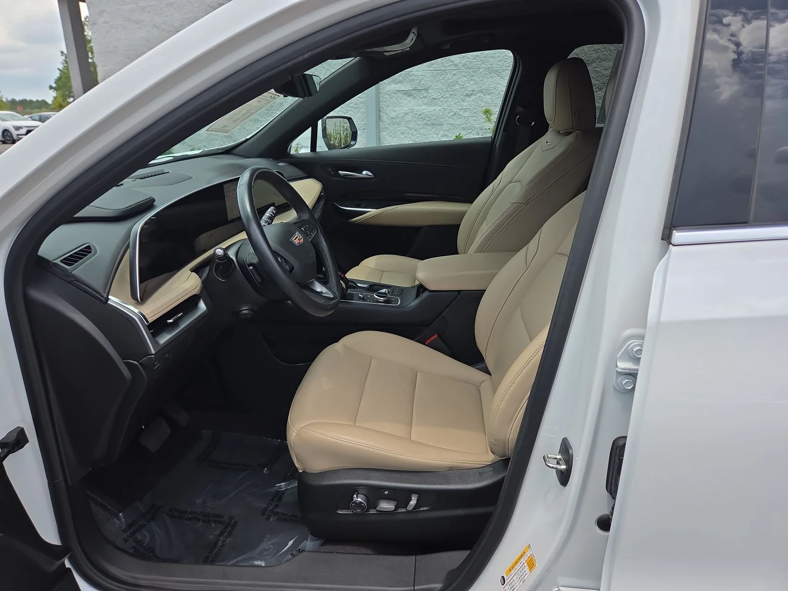 Used 2024 Crystal White Tricoat Cadillac Premium Luxury image 9