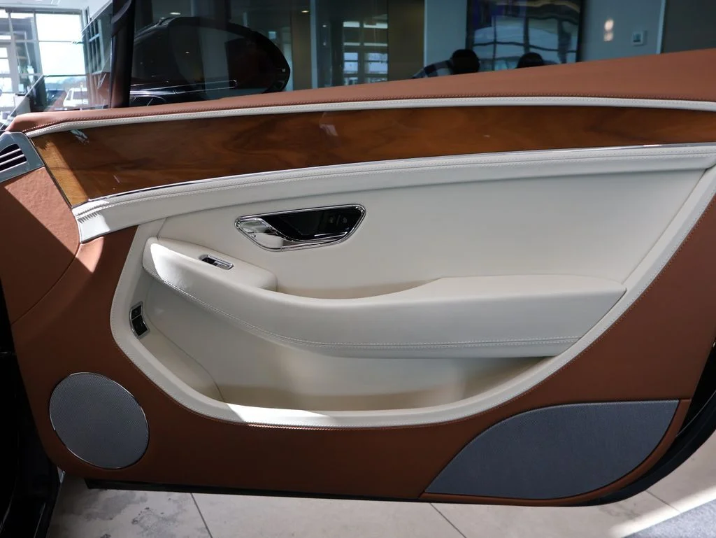 Used 2024 Onyx Metallic Bentley V8 image 16