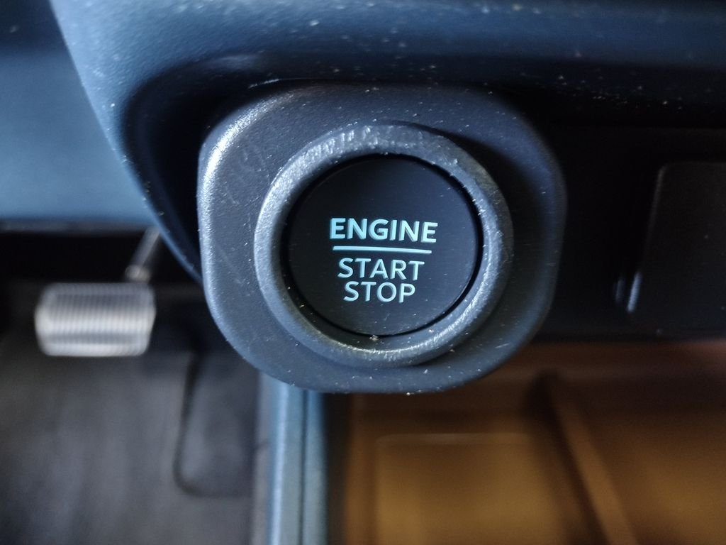 Used 2022 Blue Metallic Ford Lariat image 35