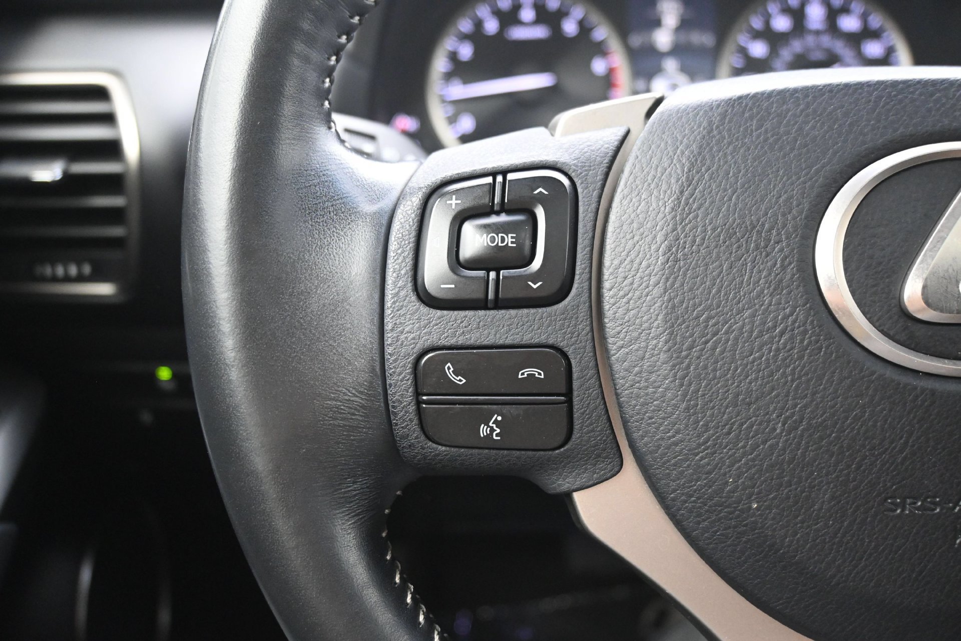 Used 2015 Silver Lexus 200t image 24