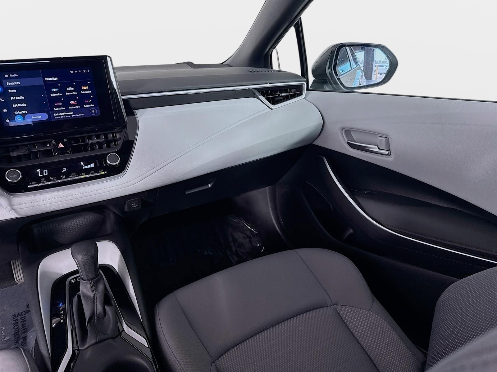 Used 2024 Ice Toyota SE image 22