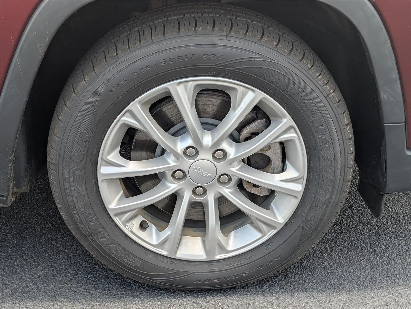 Used 2019 Velvet Red Pearlcoat Jeep Latitude image 35