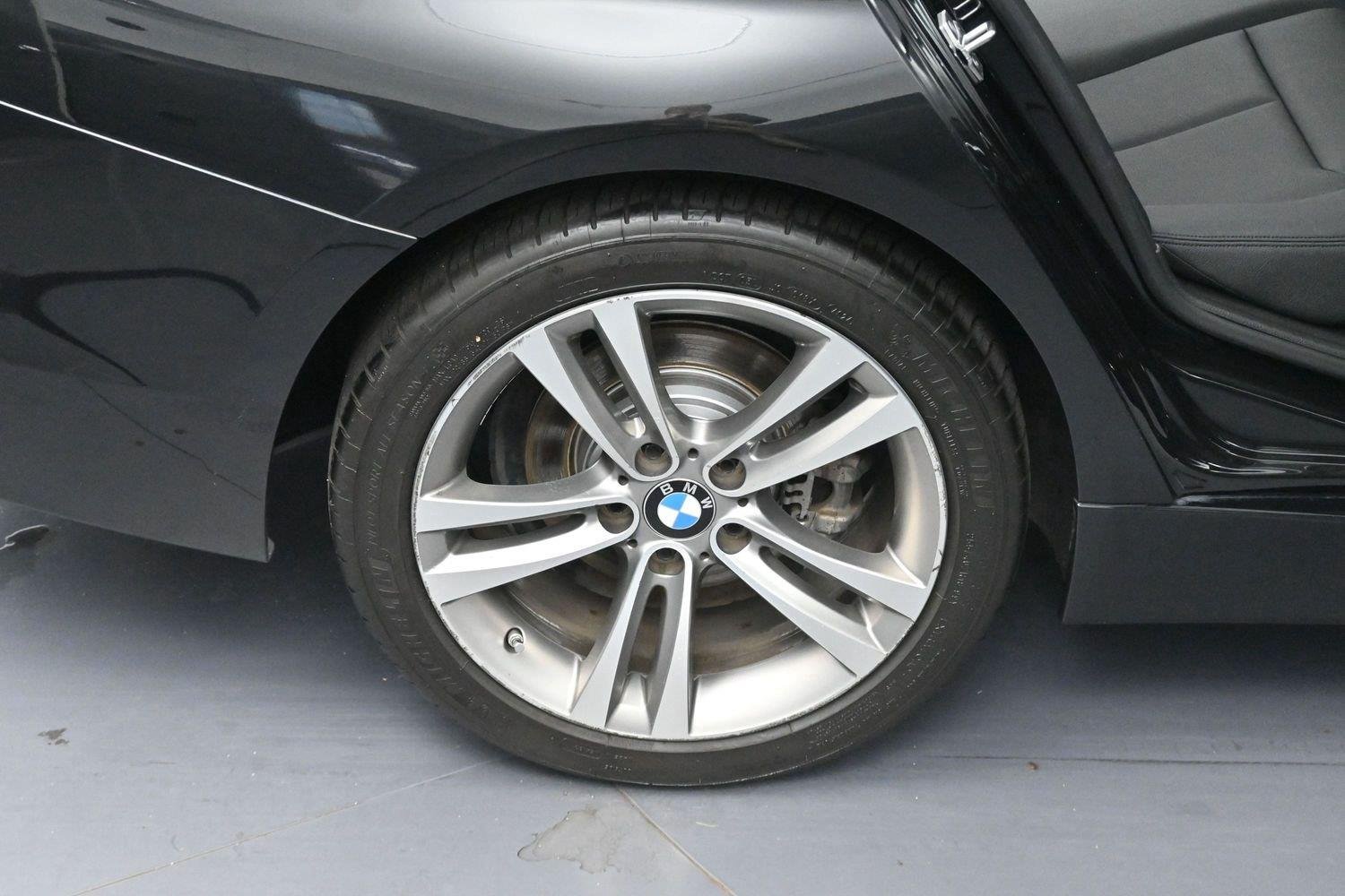 Used 2018 Black Sapphire Metallic BMW 330i image 31