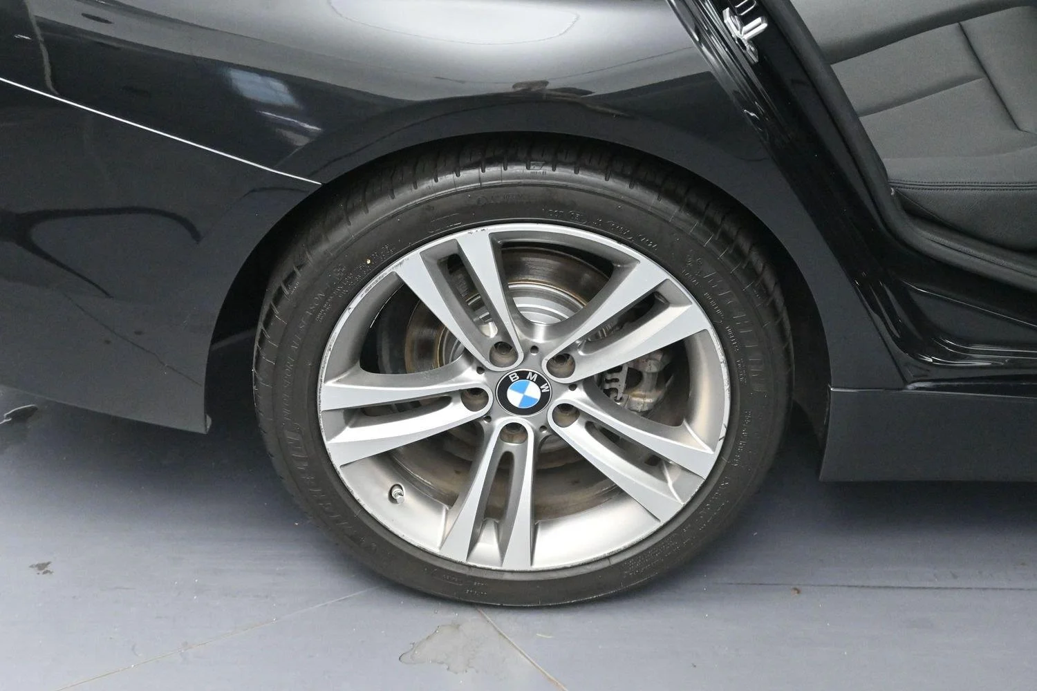 Used 2018 Black Sapphire Metallic BMW 330i image 31