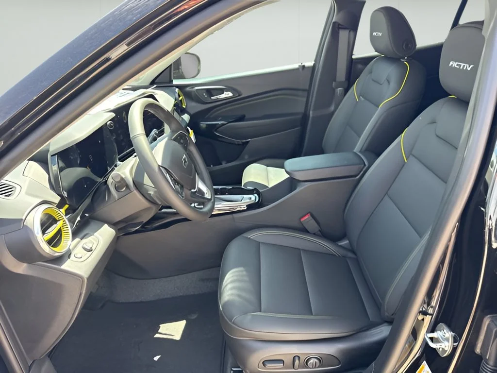 New 2026 Mosaic Black Metallic Chevrolet ACTIV image 7
