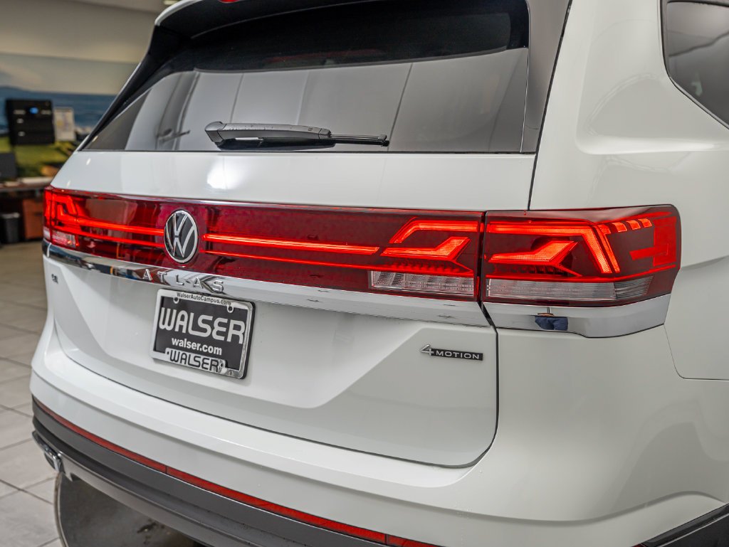 Used 2024 Pure White Volkswagen 2.0T SE image 14