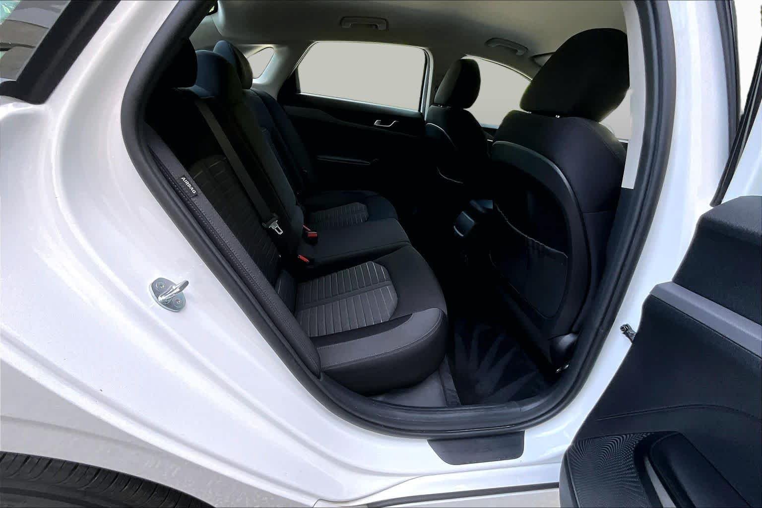 Used 2025 Snow White Pearl Kia LXS image 20