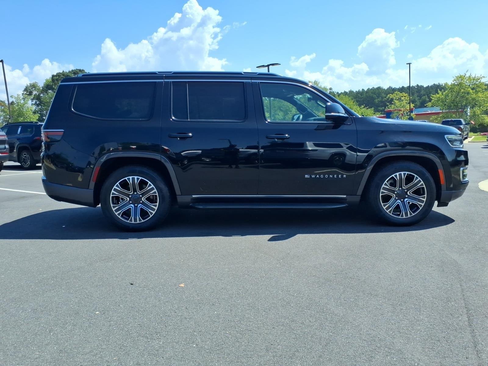 Used 2022 Diamond Black Crystal Pearlcoat Jeep Series III image 12
