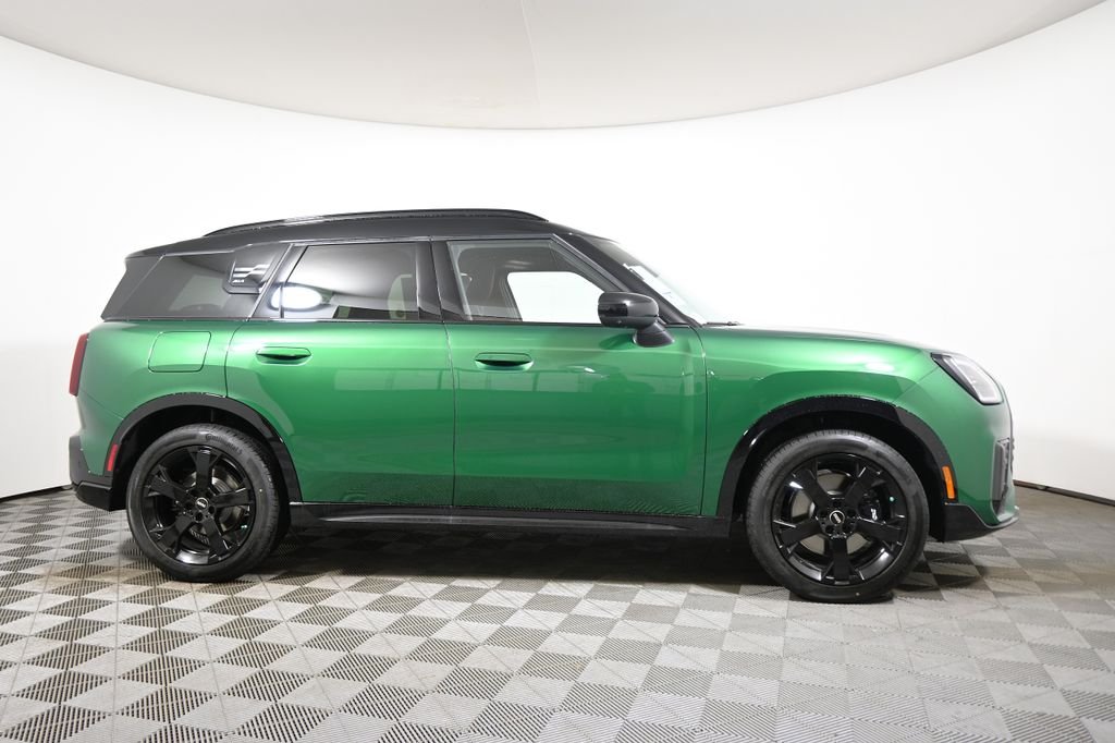 New 2026 Green MINI Iconic image 8