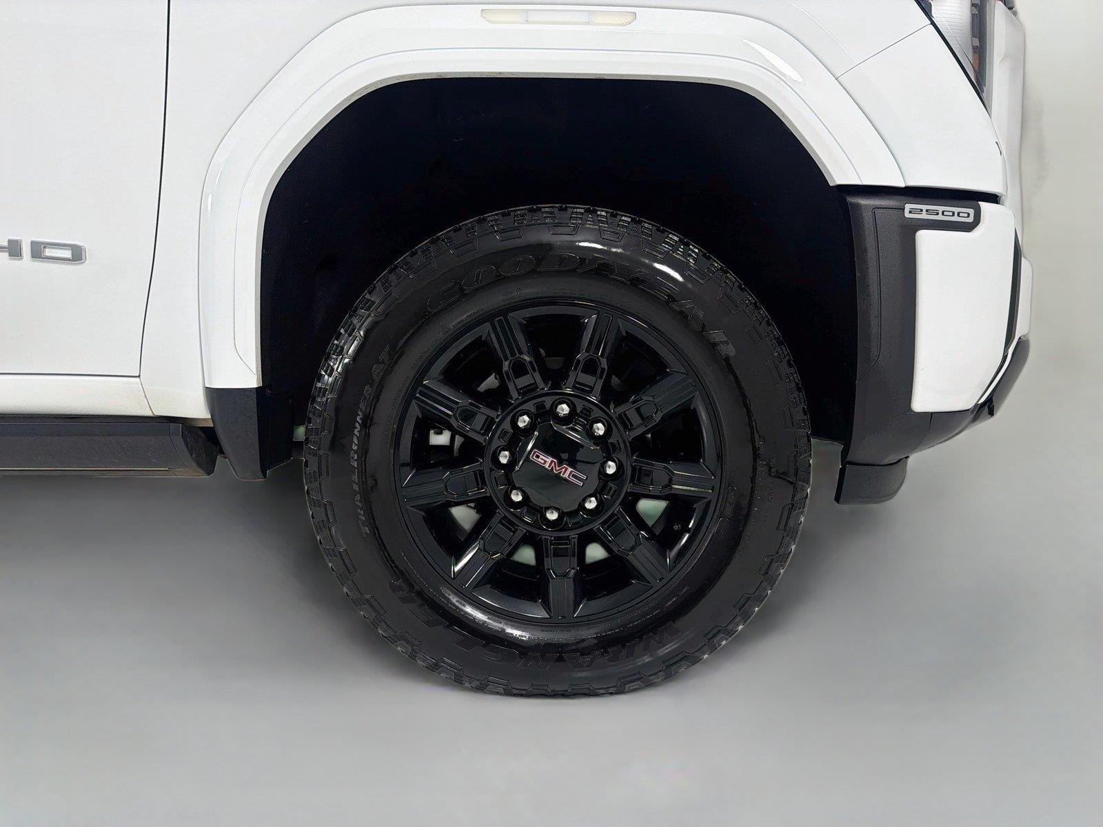 Used 2024 Summit White GMC AT4 image 30
