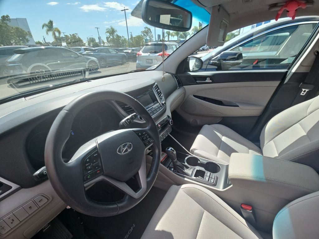 Used 2017 Gray Hyundai Value image 21