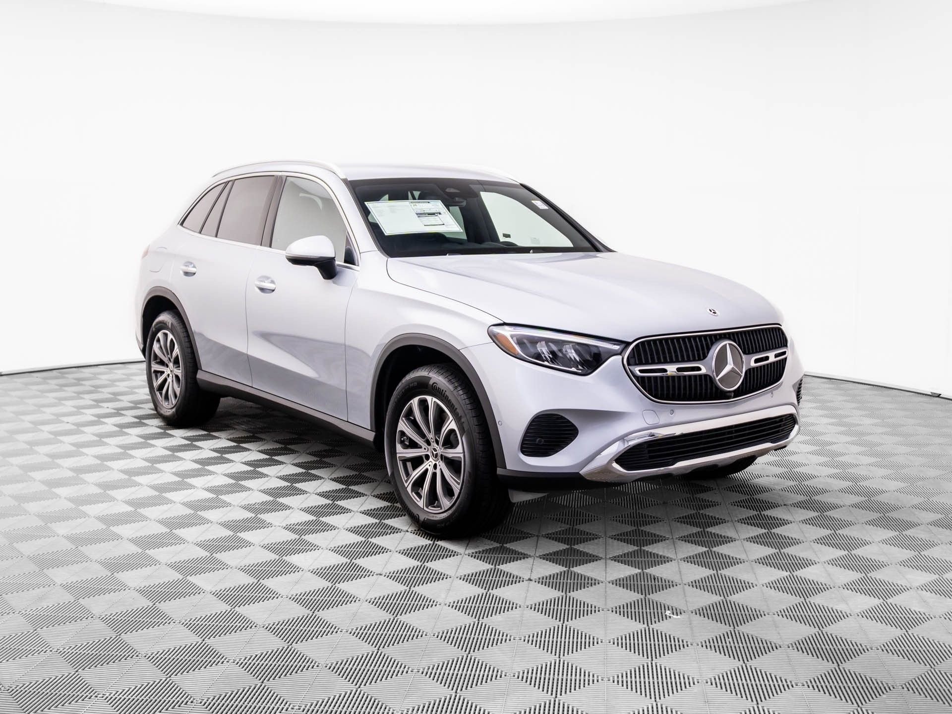 Used 2026 Silver Mercedes-Benz GLC 300 image 7