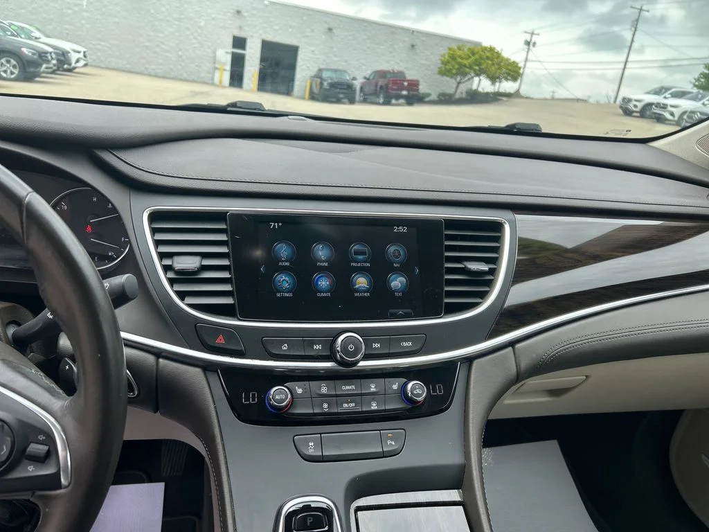 Used 2017 White Buick Essence image 18