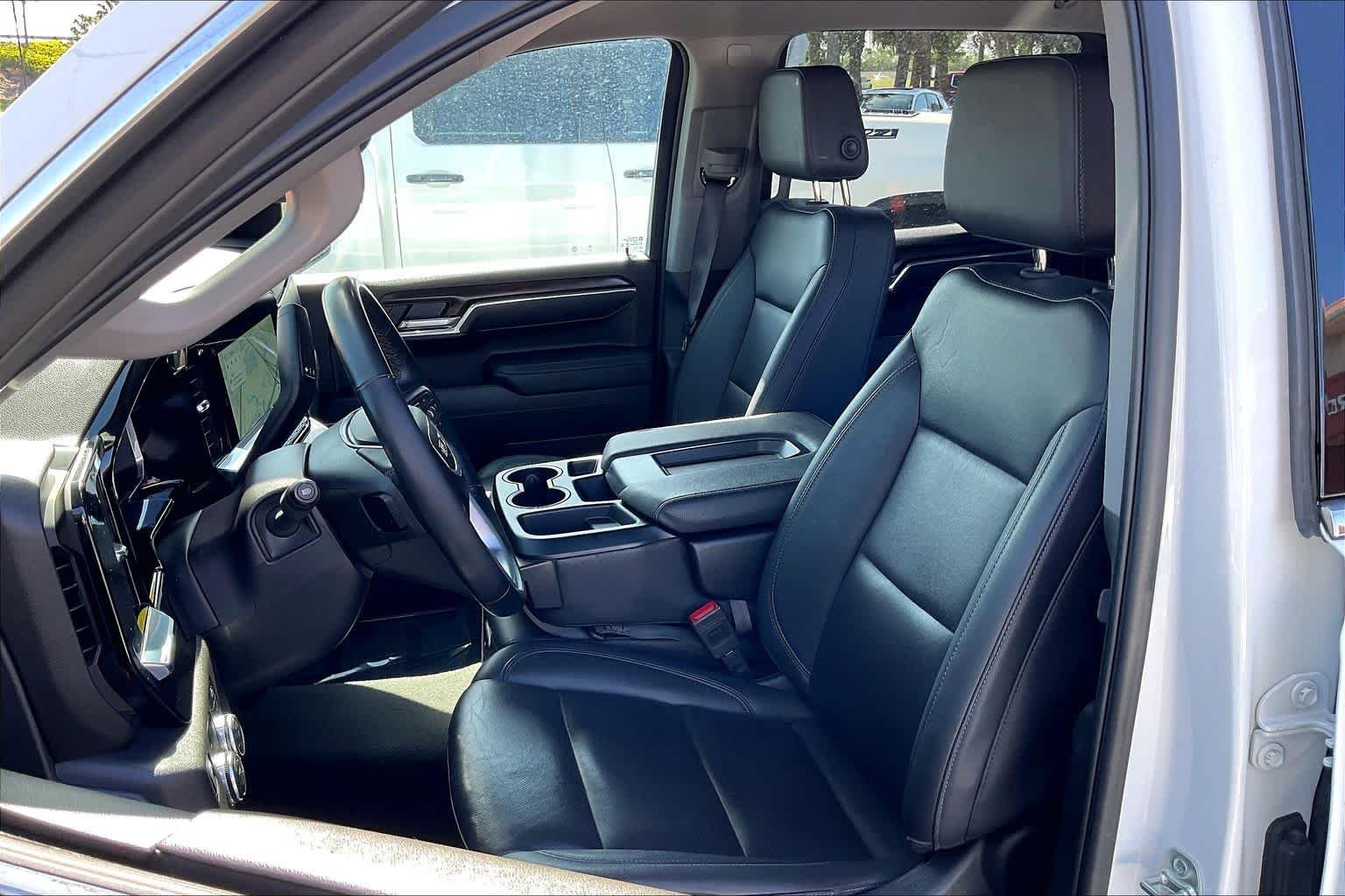 2025 GMC Sierra 1500 SLT - Photo 24