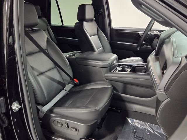 Used 2025 Black Chevrolet Z71 image 17