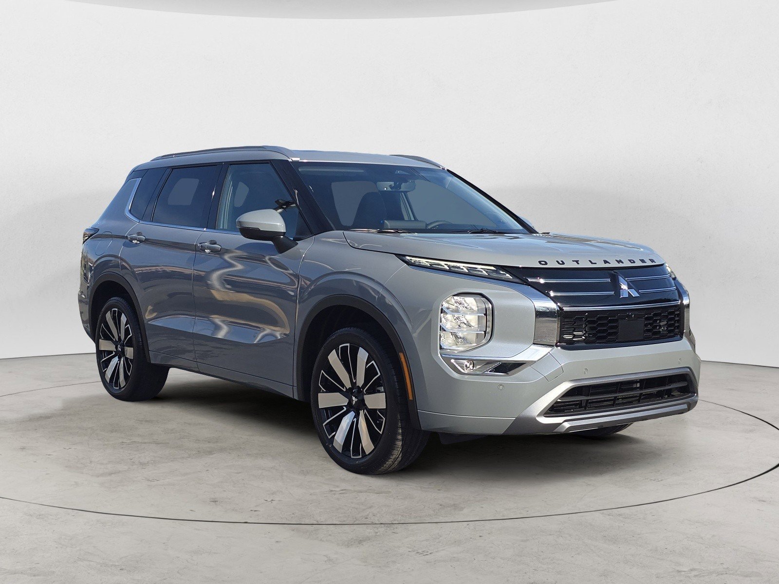New 2026 Moonstone Gray Metallic Mitsubishi SEL image 2