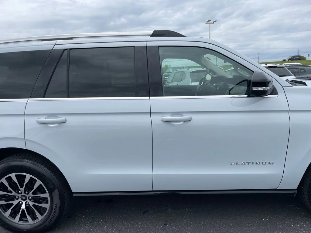 Used 2025 Silver Metallic Ford Platinum image 35