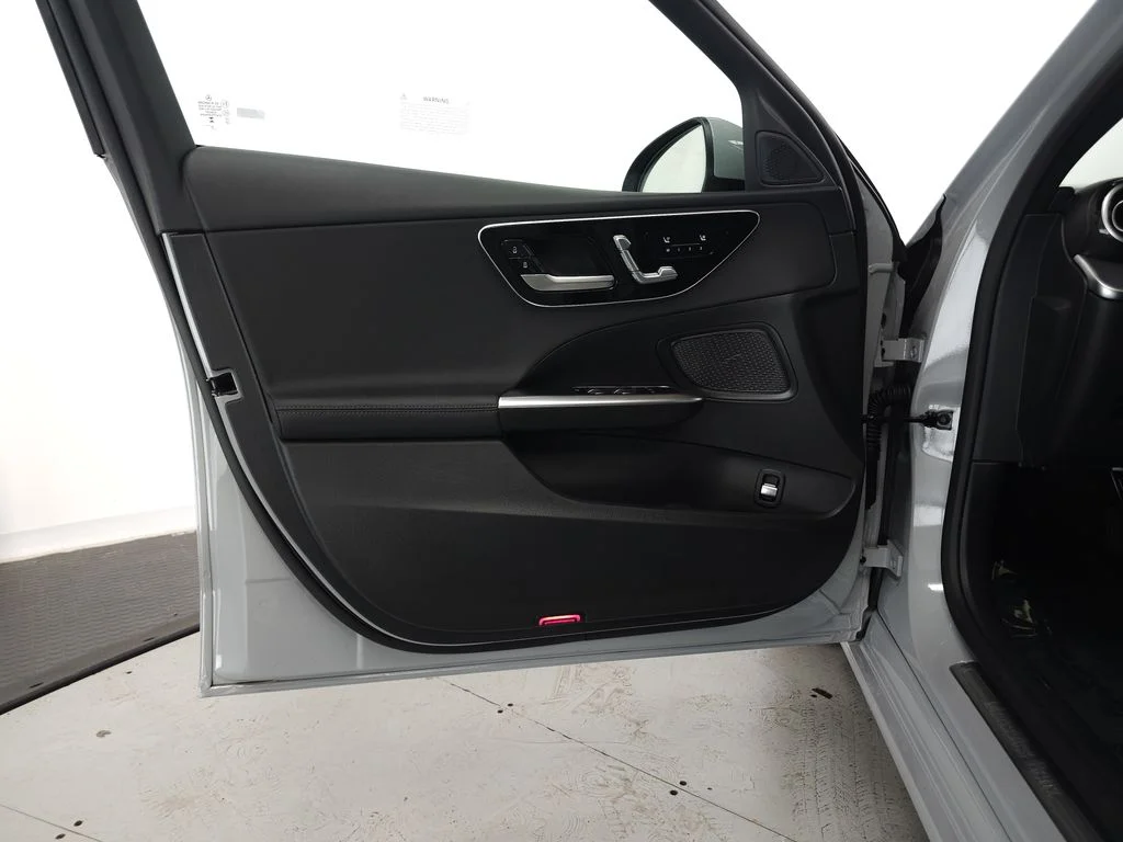 Used 2026  Mercedes-Benz C 300 image 5