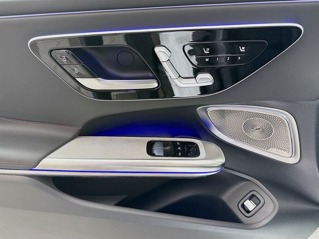 New 2026 MANUFAKTUR Moonlight White Metallic Mercedes-Benz AMG® CLE 53 4MATIC+ Coupe image 18