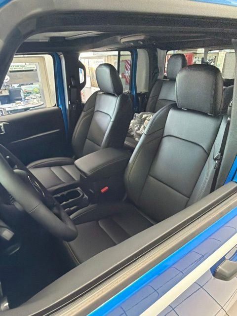 New 2026 Hydro Blue Pearl-Coat Exterior Paint Jeep Sahara image 3