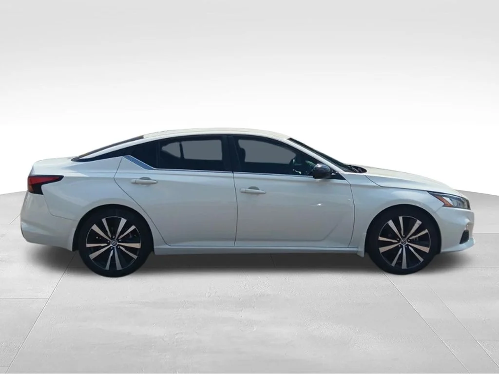Used 2022 Pearl White Tricoat Nissan 2.5 SR image 7