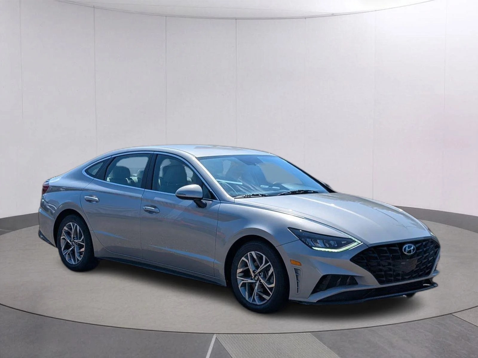 Used 2023 Curated Silver Hyundai SEL image 9