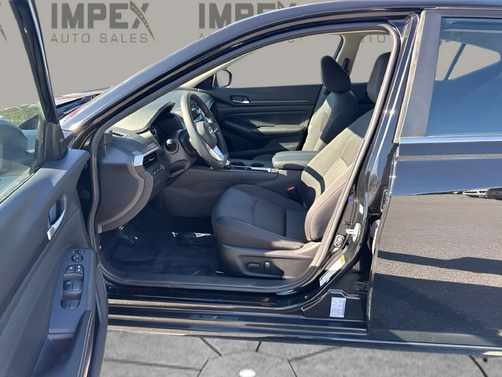 Used 2025 Black Nissan 2.5 SV image 9