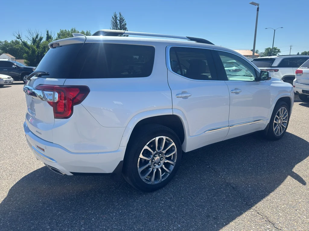 Used 2022 White Frost Tricoat GMC Denali image 6