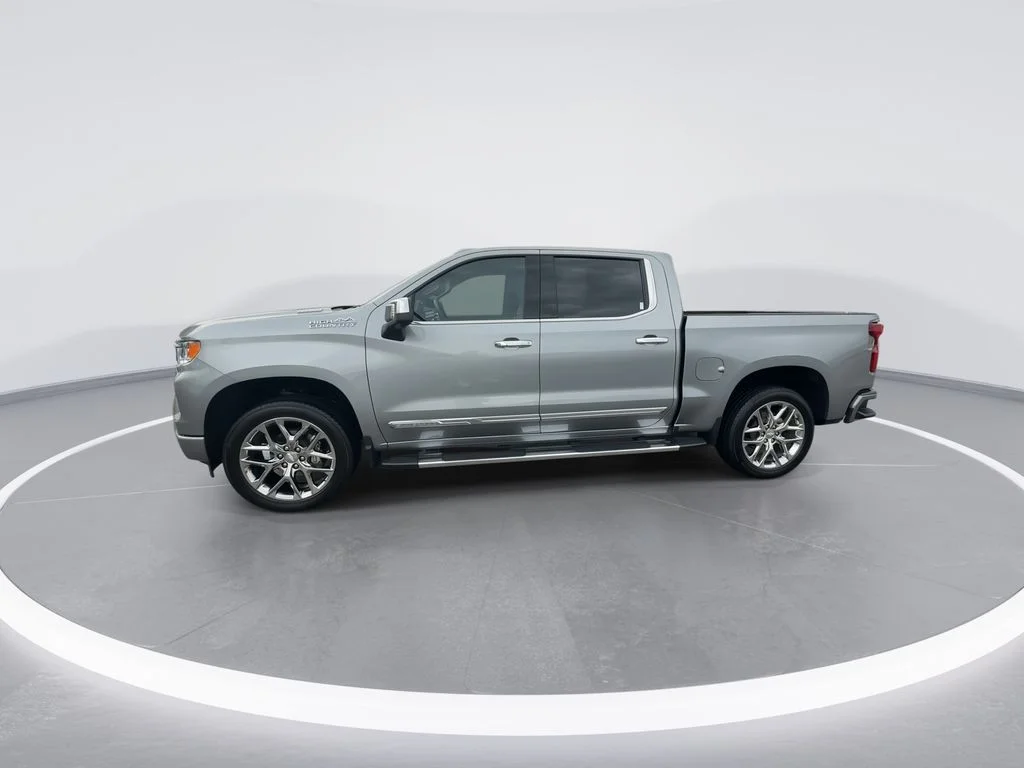 Used 2025 Gray Chevrolet High Country image 5