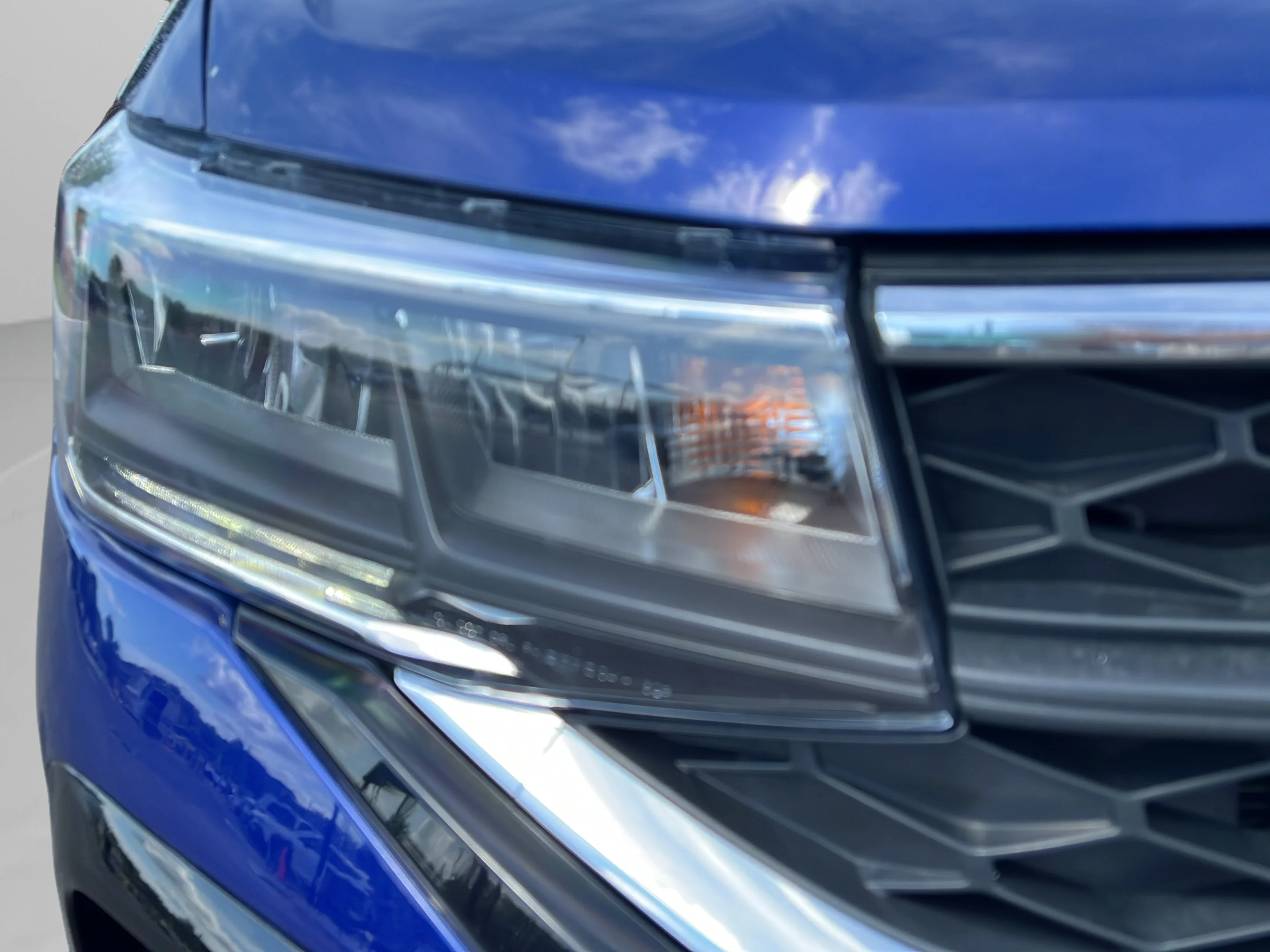 Used 2022 Blue Metallic Volkswagen SE image 22