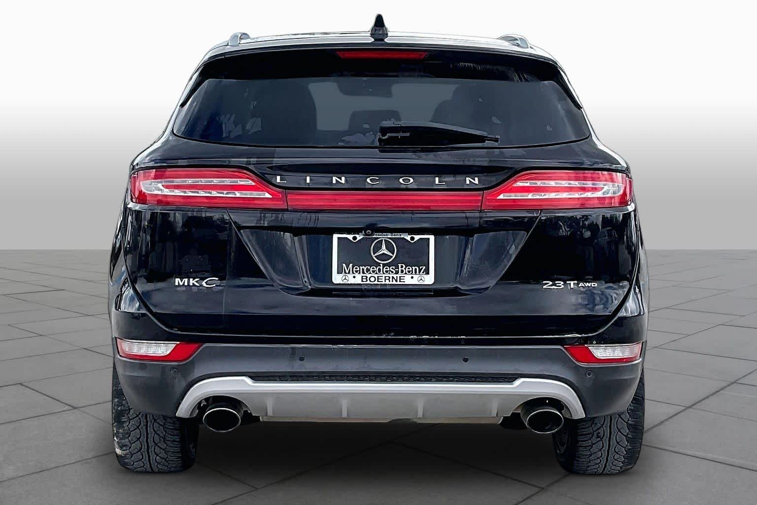 Used 2017 Diamond Black Metallic Lincoln Reserve image 5