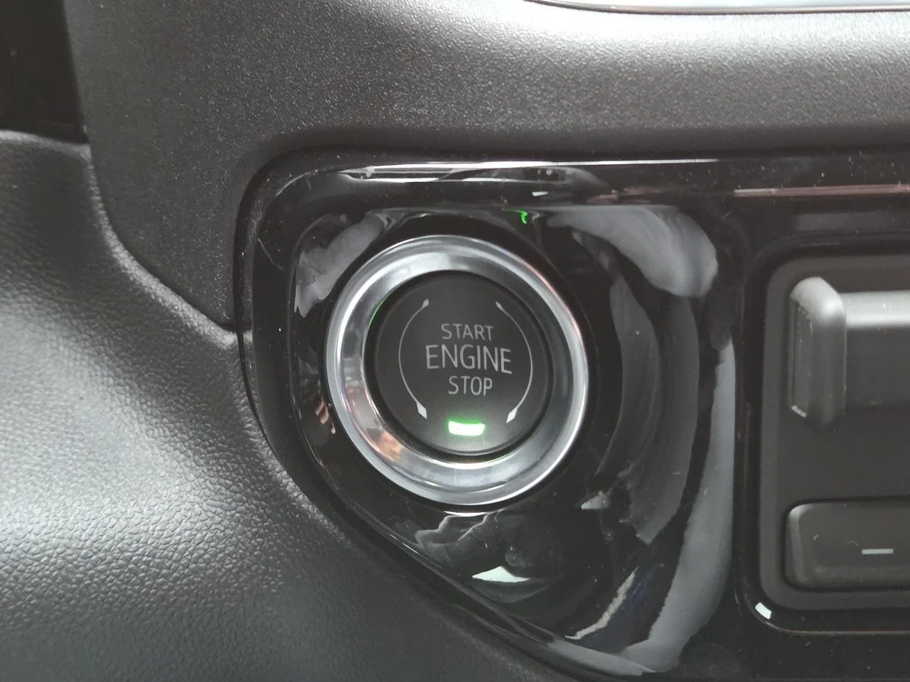 New 2026 Summit White GMC SLT image 9
