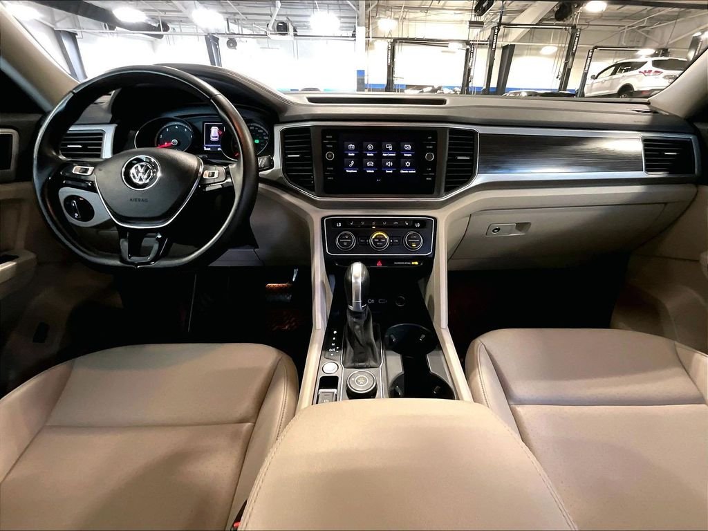 Used 2019 White Volkswagen 3.6L V6 SE image 22