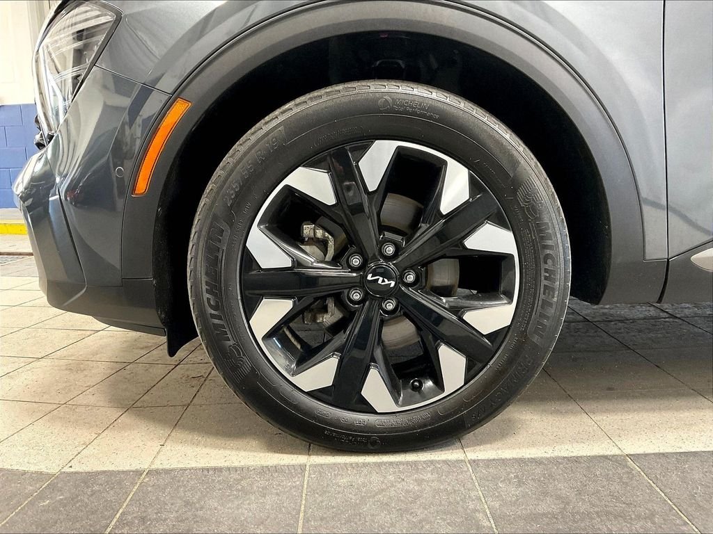 Used 2024 Gray Kia X-Line Prestige image 7