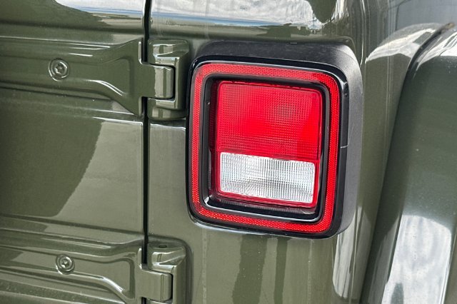 Used 2022 Green Jeep Rubicon image 12
