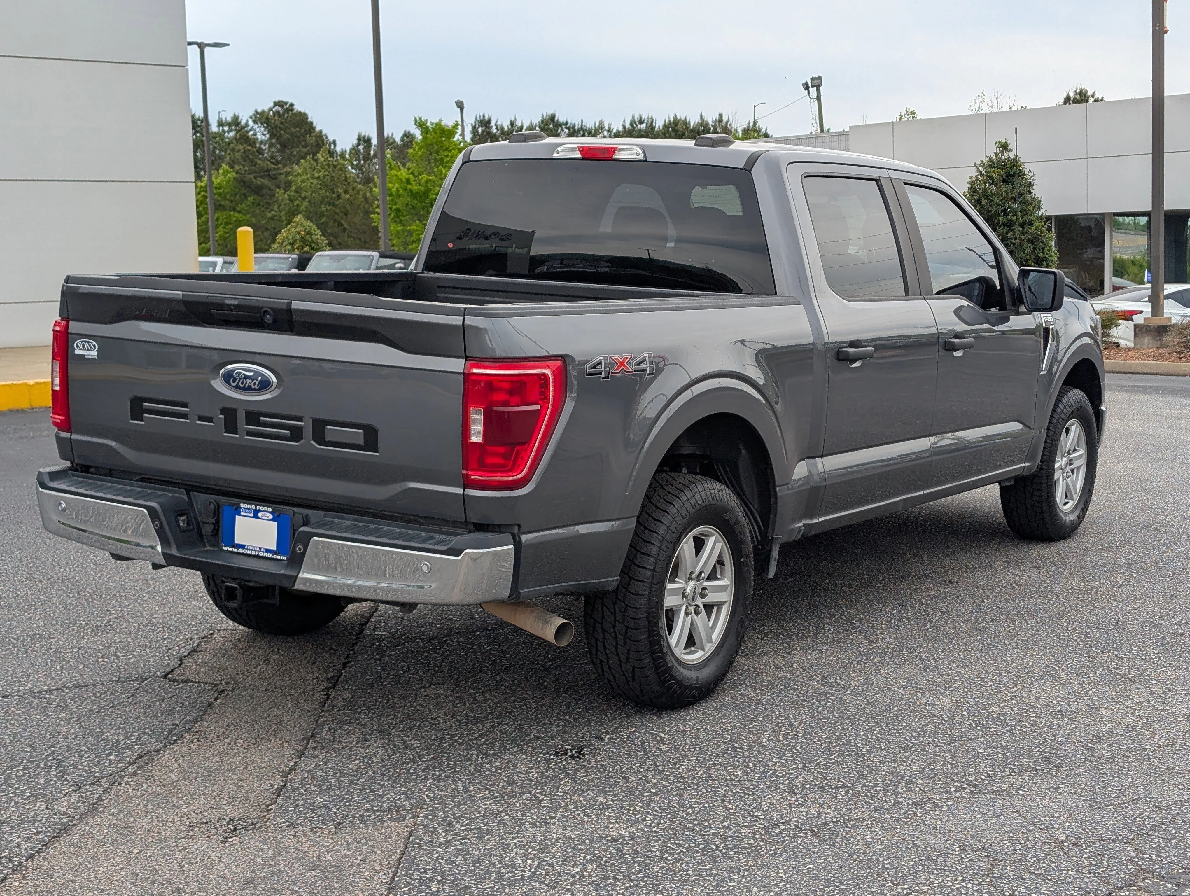 Used 2023 Gray Metallic Ford XLT image 9
