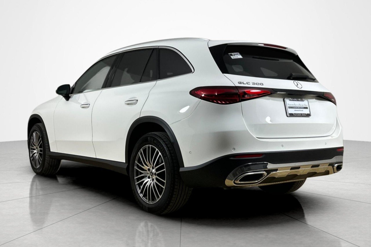 Certified Used 2025 Polar White Mercedes-Benz GLC 300 image 3