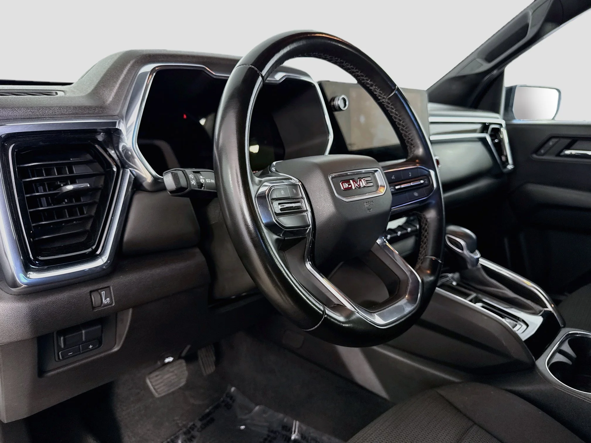 Used 2024 Summit White GMC Elevation image 11