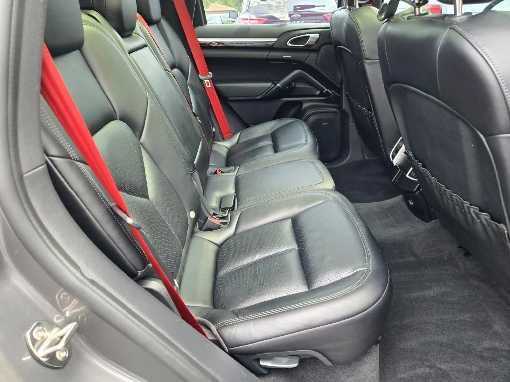Used 2017  Porsche S image 11