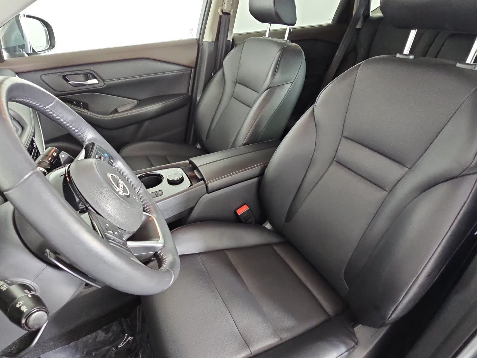 Used 2022 Gray Nissan SV image 15