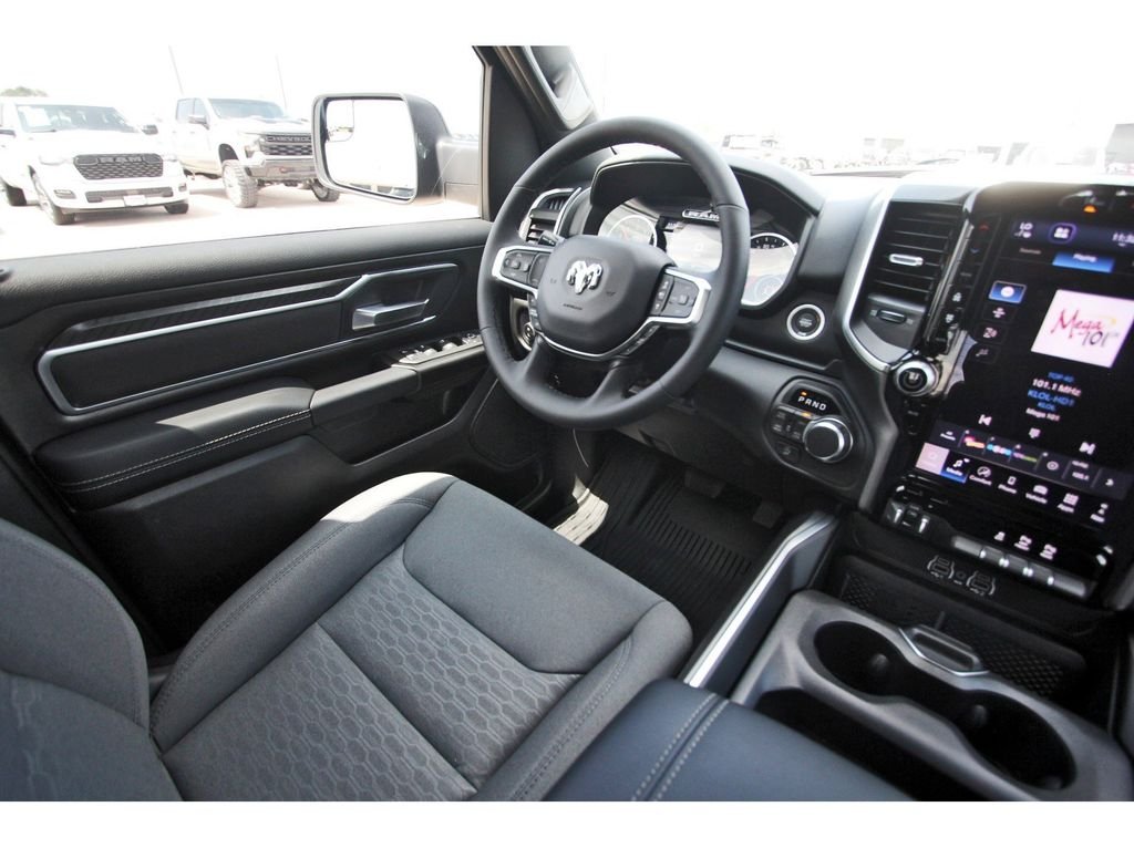 New 2026 Diamond Black Crystal Pearl-Coat Exterior Paint RAM Big Horn/Lone Star image 7