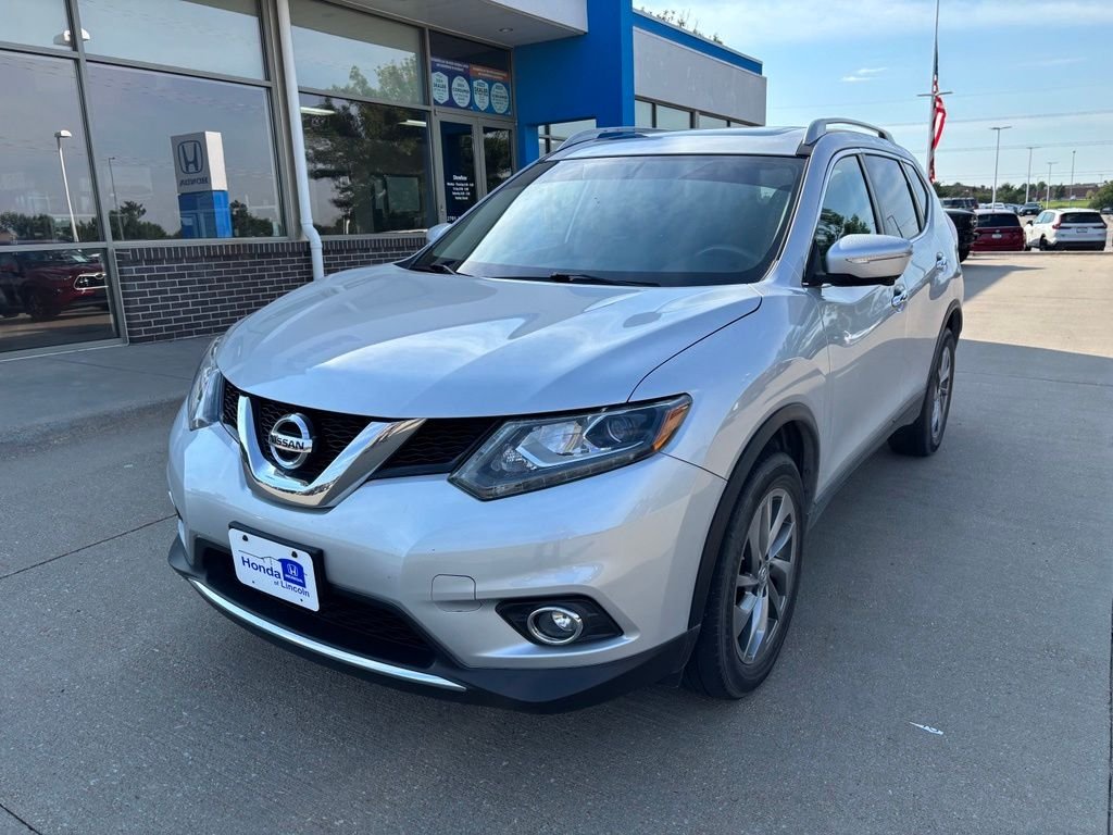 Used 2015 Brilliant Silver Nissan SL image 1