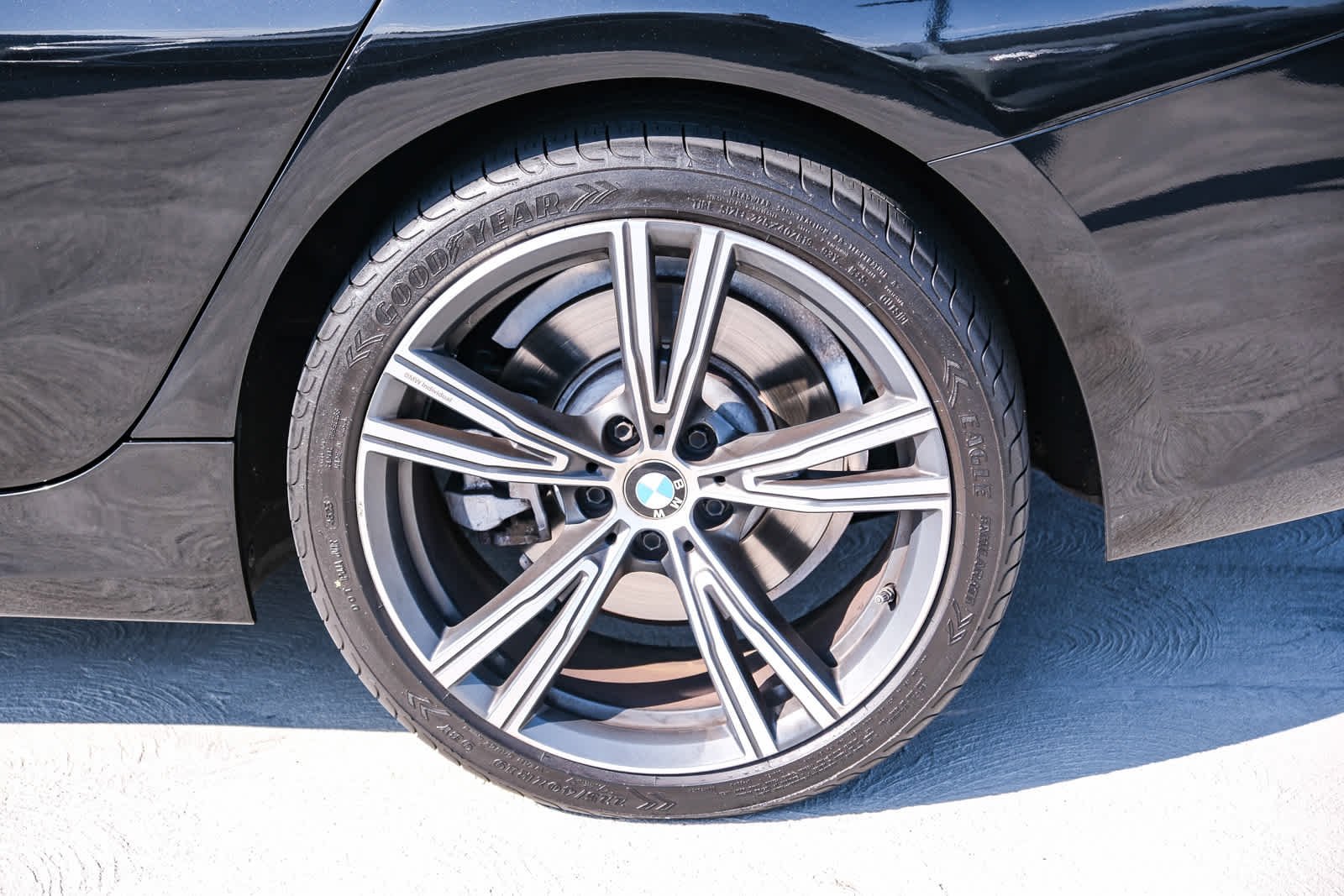 Used 2022 Black Sapphire Metallic BMW 330i image 9