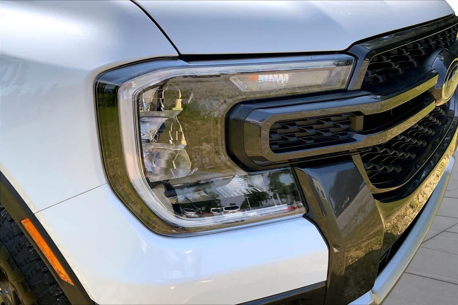 Used 2025 Oxford White Ford XLT image 27