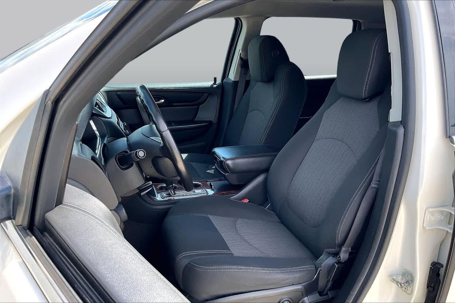 Used 2013 White Diamond Tricoat Chevrolet LT image 8